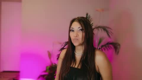 DivineLynn online show from April 19, 2026, 6:10 pm