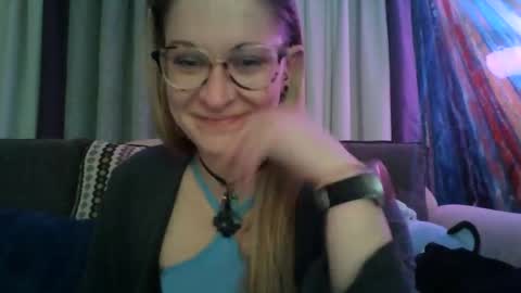 dixie_comanche online show from December 4, 2024, 6:44 am