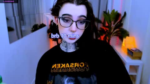 Snapshot of dixipixi_ chatting on February 7, 2025, 8:44 am dixipixi_ online show from February 7, 2025, 8:44 am