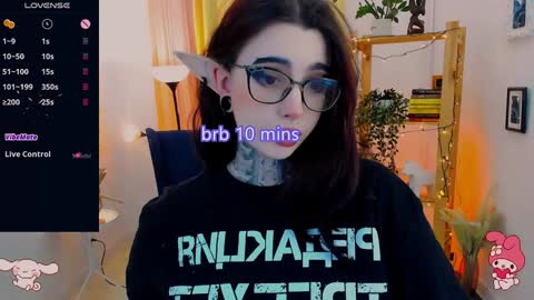 Snapshot of dixipixi_ chatting on February 8, 2025, 1:22 pm dixipixi_ online show from February 8, 2025, 1:22 pm