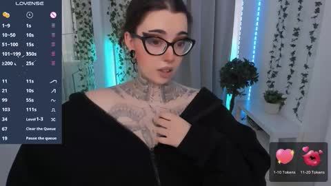 dixipixi_ online show from March 13, 2026, 5:47 am