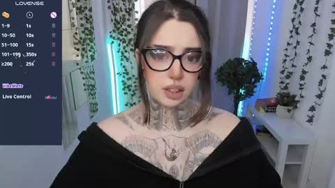 dixipixi_ online show from April 24, 2026, 6:27 am