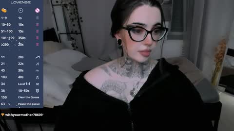 dixipixi_ online show from June 5, 2026, 6:52 am
