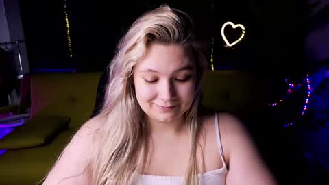 Snapshot of djennapalme chatting on December 4, 2024, 5:05 am Jenia online show from December 4, 2024, 5:05 am