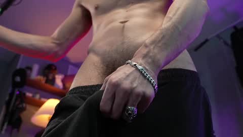 Snapshot of dl_raven chatting on February 6, 2025, 8:07 am Silverhand online show from February 6, 2025, 8:07 am