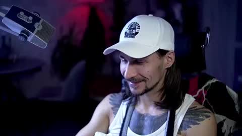 Snapshot of dl_raven chatting on November 8, 2025, 10:04 am Silverhand online show from November 8, 2025, 10:04 am