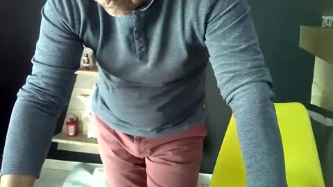 Snapshot of doggydaddi chatting on December 16, 2024, 11:01 am Alex online show from December 16, 2024, 11:01 am