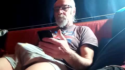 Snapshot of doghouseblue chatting on January 24, 2025, 4:49 pm doghouseblue online show from January 24, 2025, 4:49 pm