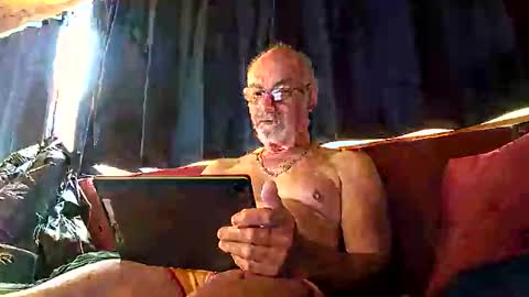 Snapshot of doghouseblue chatting on September 27, 2025, 9:47 am doghouseblue online show from September 27, 2025, 9:47 am