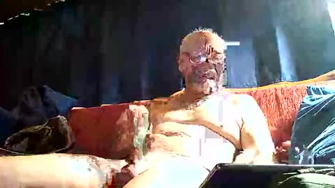 Snapshot of doghouseblue chatting on October 14, 2025, 4:08 pm doghouseblue online show from October 14, 2025, 4:08 pm