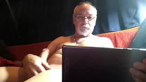 doghouseblue online show from December 14, 2025, 8:35 pm