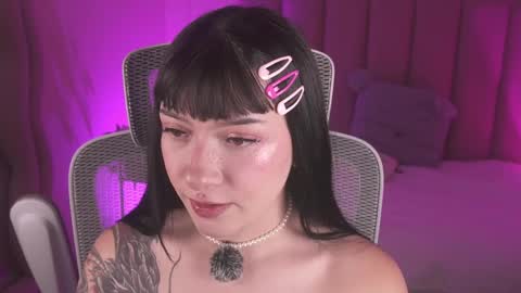 Dolcexx online show from April 1, 2026, 7:33 pm