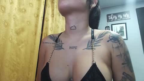 Snapshot of doll_and_thebrown chatting on October 25, 2025, 1:46 am doll_and_thebrown online show from October 25, 2025, 1:46 am