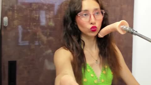 Bella  online show from February 1, 2025, 8:16 pm