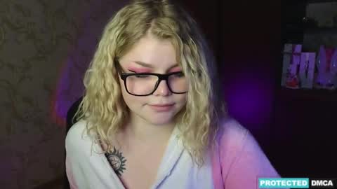 Chloe online show from December 7, 2024, 8:38 pm