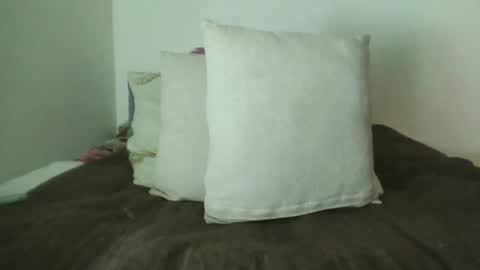 doll_dollys_ online show from May 8, 2026, 6:13 pm