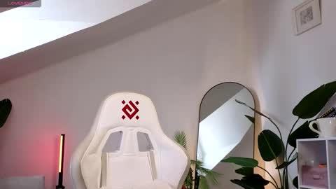 Your doll Lesli online show from September 30, 2025, 6:29 am