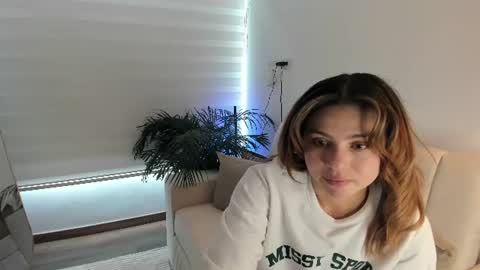 Snapshot of doll_oriana chatting on July 24, 2026, 7:23 pm doll_oriana online show from July 24, 2026, 7:23 pm