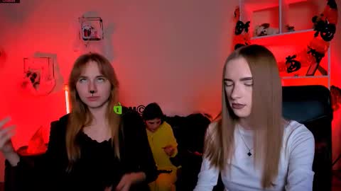 Snapshot of doll_vey chatting on October 21, 2025, 7:25 pm doll_vey online show from October 21, 2025, 7:25 pm