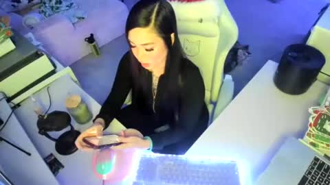 Snapshot of dolllface chatting on December 14, 2025, 2:17 am DOLLLFACE online show from December 14, 2025, 2:17 am