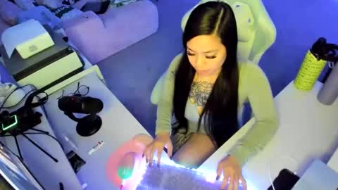 Snapshot of dolllface chatting on January 6, 2026, 4:38 am DOLLLFACE online show from January 6, 2026, 4:38 am