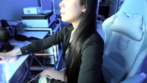 DOLLLFACE online show from March 19, 2026, 4:27 am