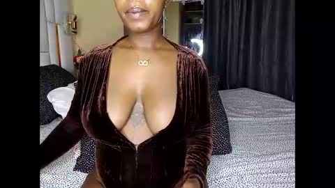 Gee  Independent Model EATUTC3   11PM-3AM      2AM-6AM online show from June 10, 2026, 12:11 am