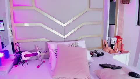 Snapshot of dollsweety chatting on October 2, 2025, 10:28 pm Dollsweety online show from October 2, 2025, 10:28 pm