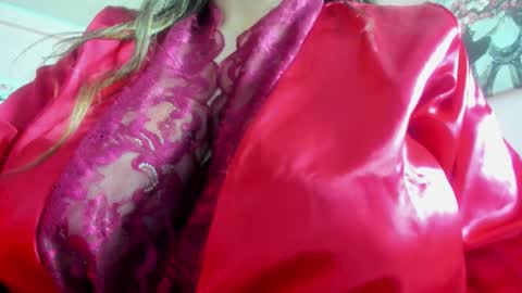 Snapshot of dolly_zoe chatting on October 24, 2025, 4:42 am Call me Zoe online show from October 24, 2025, 4:42 am