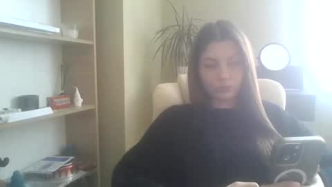 DollyRoma online show from April 22, 2026, 8:28 am