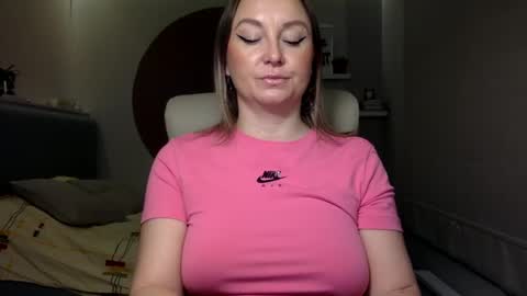 Snapshot of dom_mummy chatting on December 9, 2024, 5:51 am DOM MUMMY online show from December 9, 2024, 5:51 am