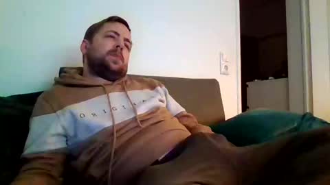 dombio_12 online show from February 28, 2025, 8:18 pm