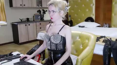 Snapshot of domcaprisse chatting on February 11, 2025, 11:10 am domcaprisse online show from February 11, 2025, 11:10 am