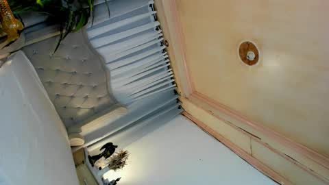 Snapshot of dominantgoddessontop chatting on September 24, 2025, 7:17 pm CALL ME BABY BELLA online show from September 24, 2025, 7:17 pm