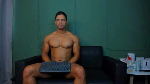 Dominc berry online show from June 10, 2026, 12:26 pm