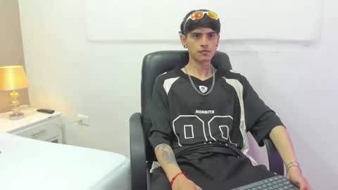 Snapshot of dominic_foox chatting on February 7, 2026, 12:53 pm Dominic foox online show from February 7, 2026, 12:53 pm