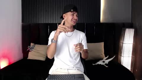 Dominic online show from October 15, 2025, 11:49 pm