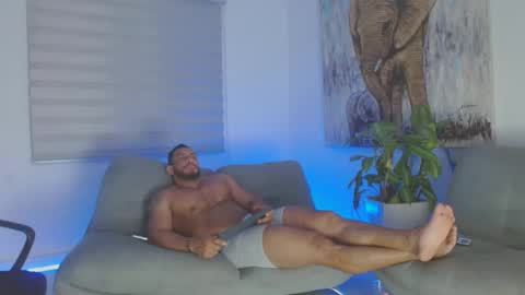 dominic_hulk1 online show from January 19, 2025, 5:05 am