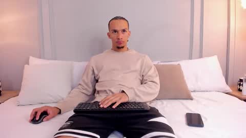 Dominick Star online show from November 11, 2025, 4:23 am