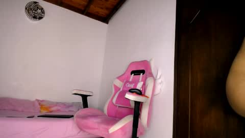 Snapshot of dominika_angel chatting on April 4, 2026, 11:35 pm online show from April 4, 2026, 11:35 pm