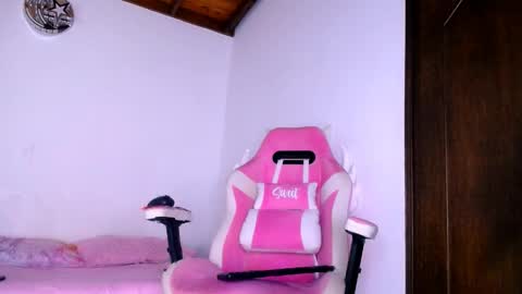 Snapshot of dominika_angel chatting on April 7, 2026, 4:02 am online show from April 7, 2026, 4:02 am