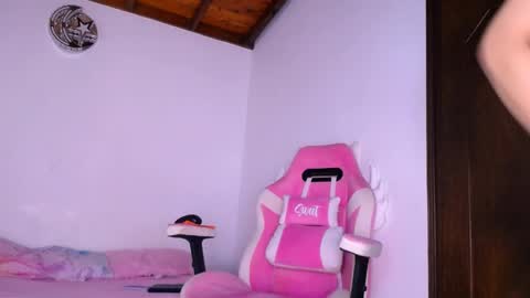 Snapshot of dominika_angel chatting on April 12, 2026, 5:01 am online show from April 12, 2026, 5:01 am
