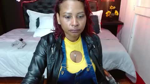 Snapshot of domink_gilr chatting on February 5, 2025, 2:08 am D O M I N K online show from February 5, 2025, 2:08 am
