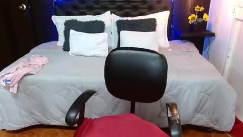 Snapshot of domink_gilr chatting on February 23, 2025, 3:02 am D O M I N K online show from February 23, 2025, 3:02 am