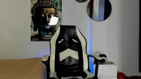 dominyck_ online show from July 8, 2026, 5:01 am
