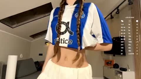 Snapshot of domitilabarrus chatting on June 12, 2026, 7:46 pm Kira online show from June 12, 2026, 7:46 pm