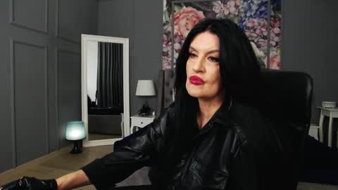 Snapshot of dommelisa chatting on January 8, 2025, 8:29 pm Dom Melisa online show from January 8, 2025, 8:29 pm