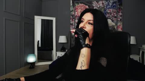 Snapshot of dommelisa chatting on January 27, 2025, 9:33 pm Dom Melisa online show from January 27, 2025, 9:33 pm