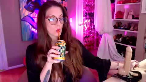 Snapshot of dommetomorrow chatting on January 7, 2025, 6:05 am DommeTomorrow online show from January 7, 2025, 6:05 am