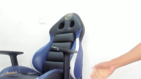 Domminick18 online show from October 18, 2025, 7:42 am